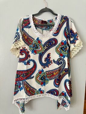 Avani Del Amour Paisley Print Top with Lace Trim - NWT